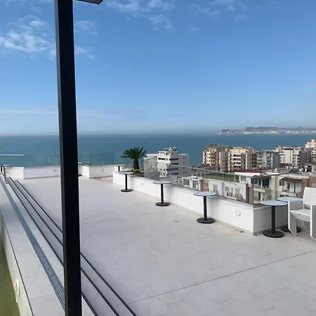Blue Nest Luxury Apartment *
